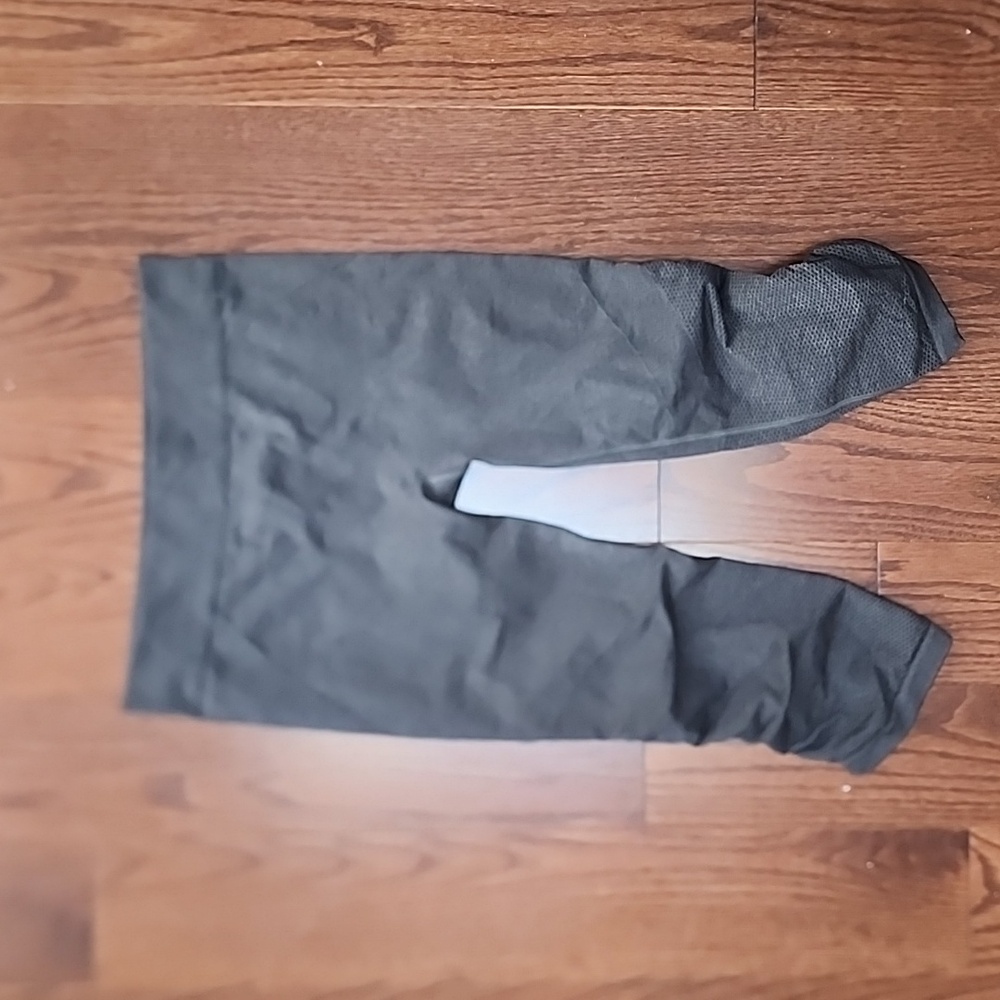 NWOT girls Ivivva leggings gray in color size 14